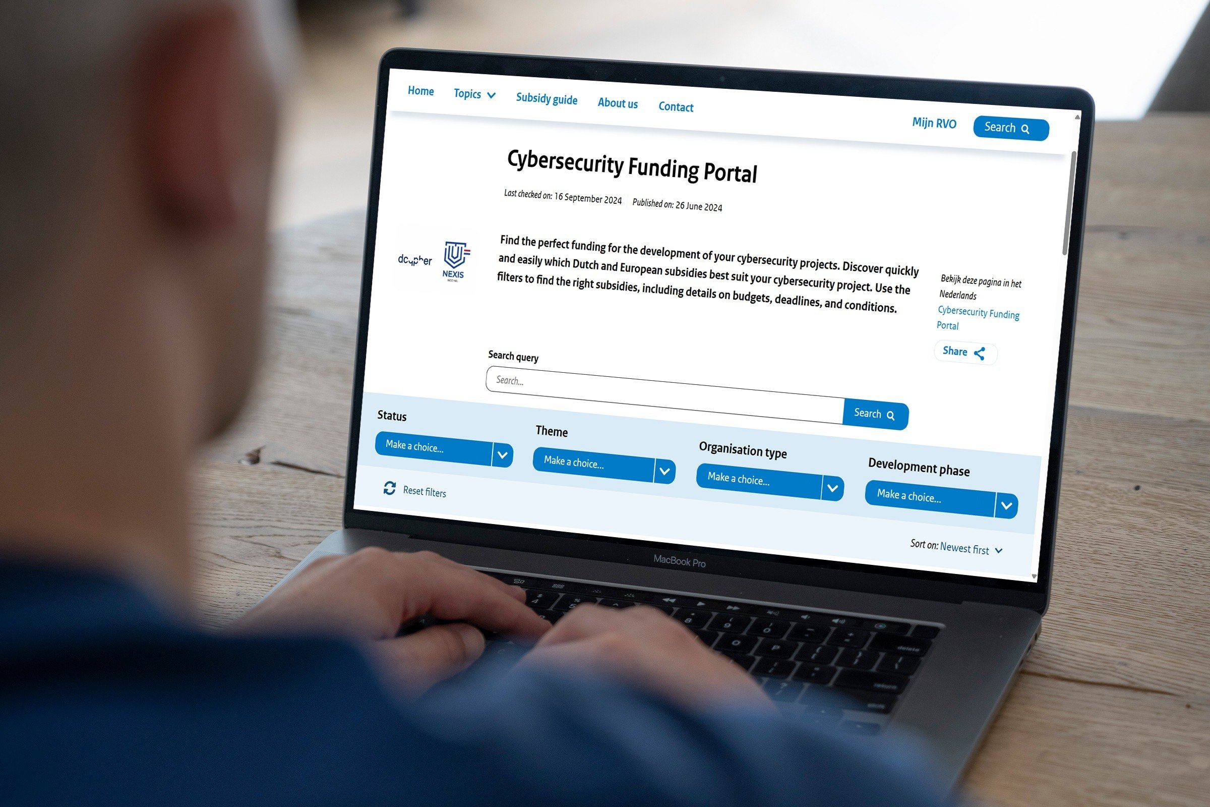 Funding portal campagne visual laptop_EN_Zonder tekst[70]