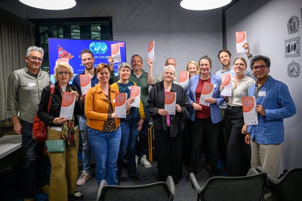 two worlds can be as one - groepsfoto-1